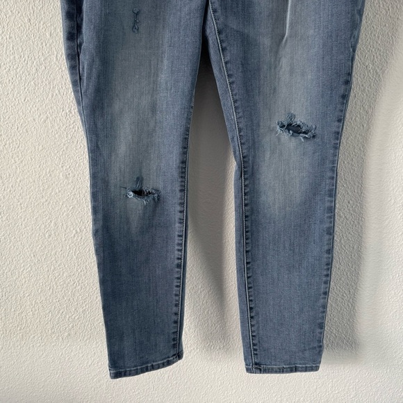 Levi’s Mid Rise Skinny Jeans Distressed Denizen Crop Short Sz 14 Light/med Wash - Picture 3 of 13